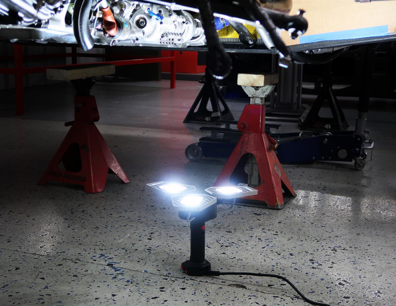STKR TRiLIGHT Shop Light