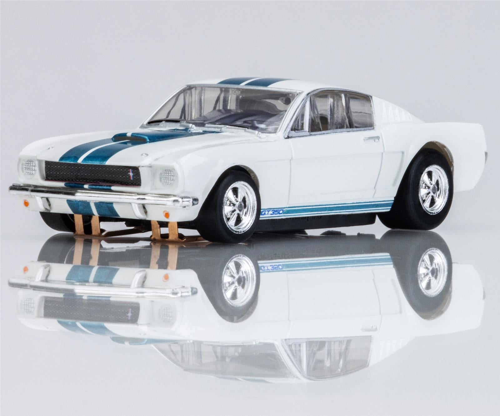 AFX Racing 1965 Ford Mustang Shelby GT350 White/Blue HO Slot Cars 22068